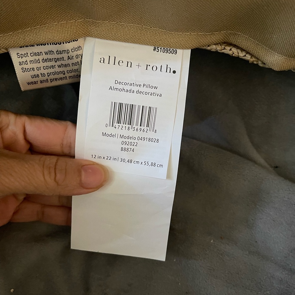 Pillow - Picture 2 of 3